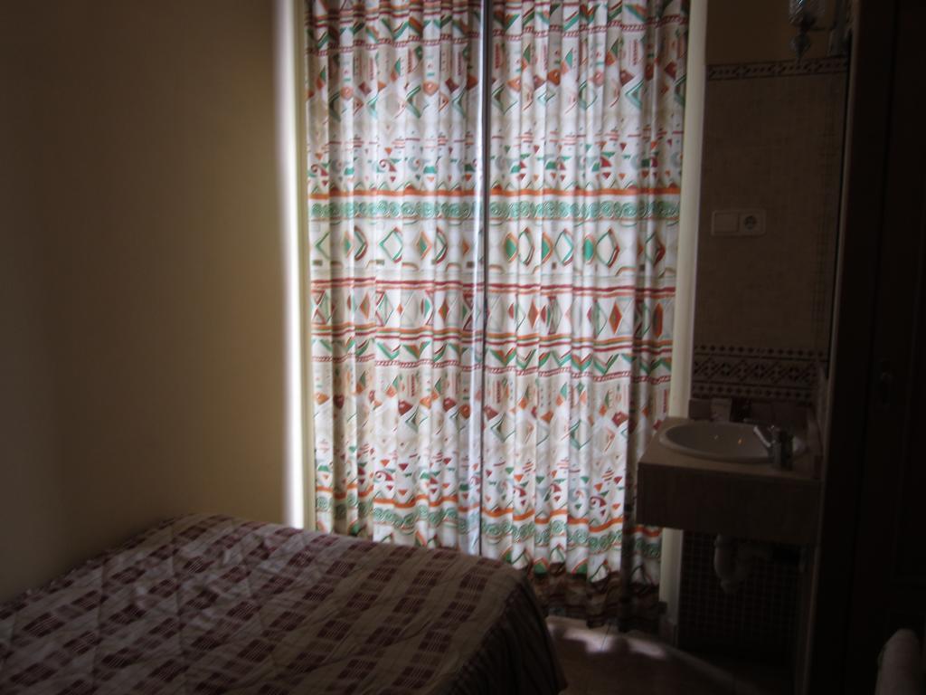 Pension Mollo Madrid Room photo