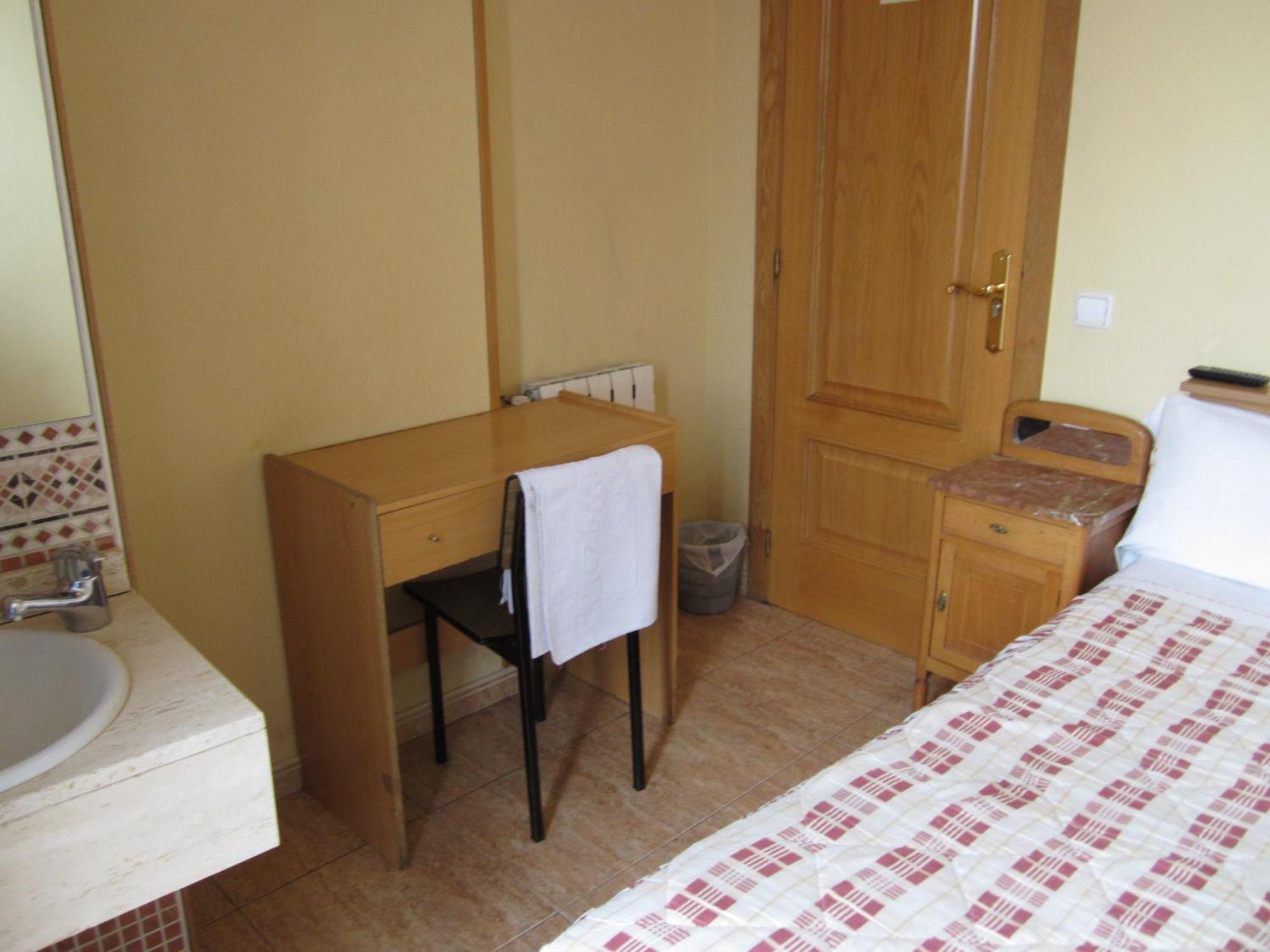 Pension Mollo Madrid Room photo