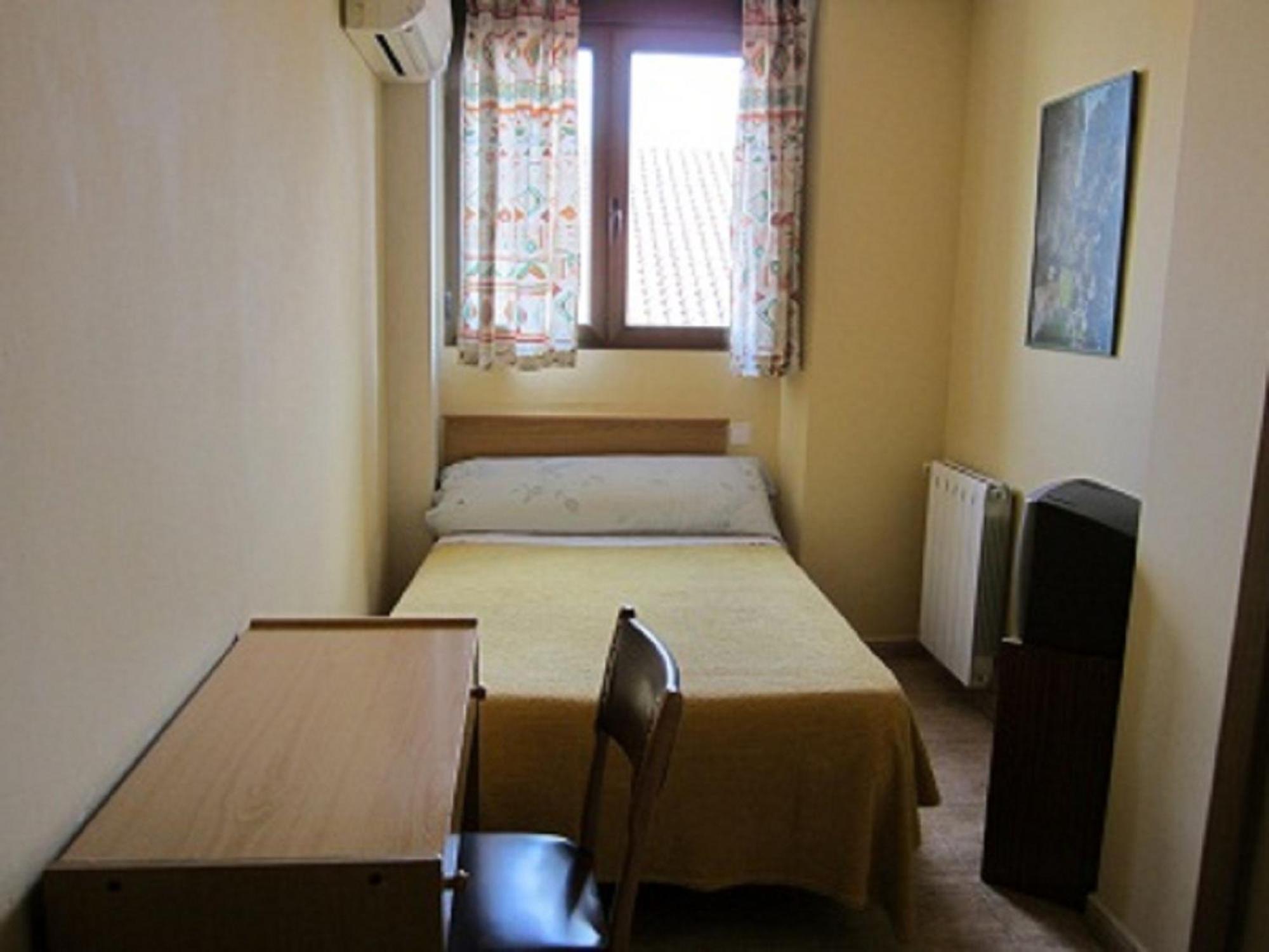 Pension Mollo Madrid Room photo