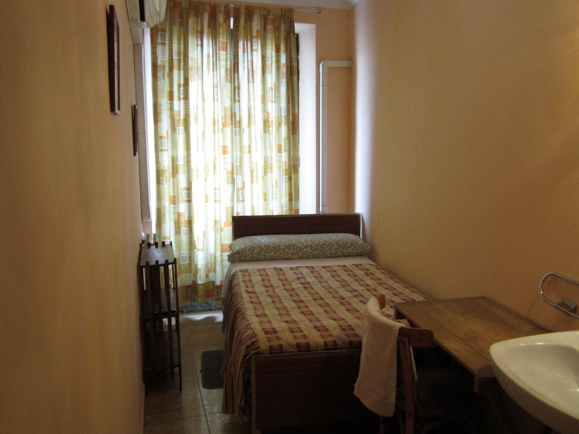 Pension Mollo Madrid Room photo