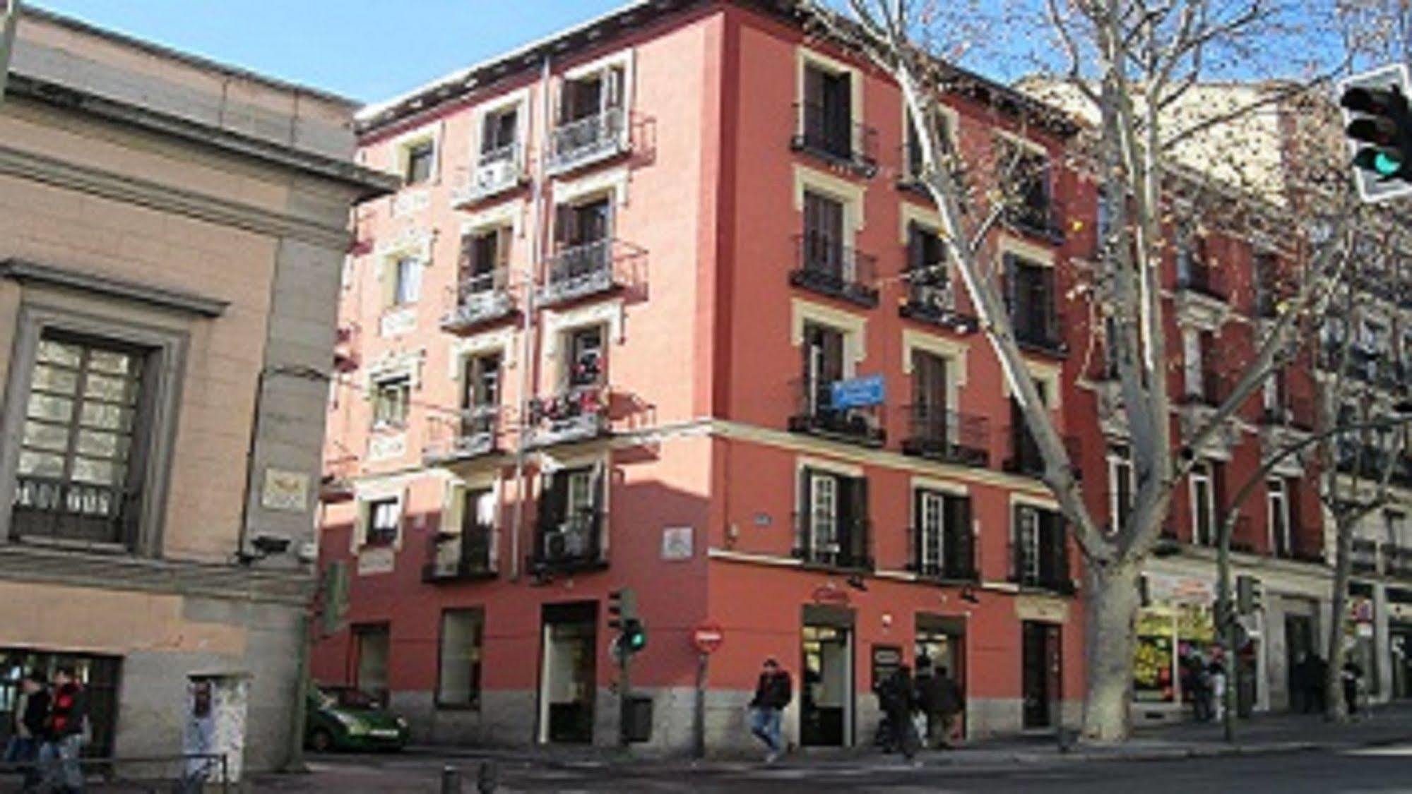 Pension Mollo Madrid Exterior photo